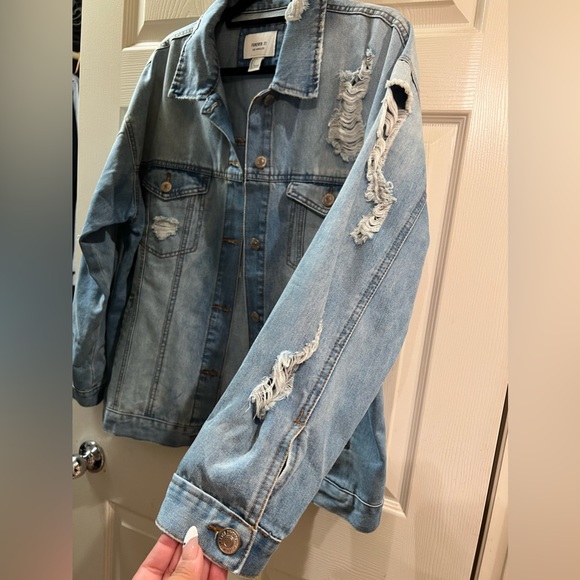 Forever 21 Los Angeles, Distressed Oversized Denim Jacket Size L - Picture 5 of 5